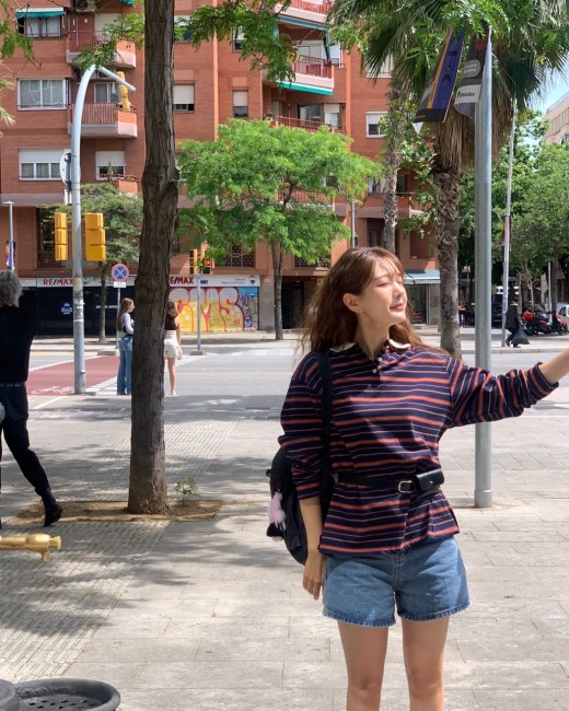 콜리 스트라이프 카라 티셔츠 