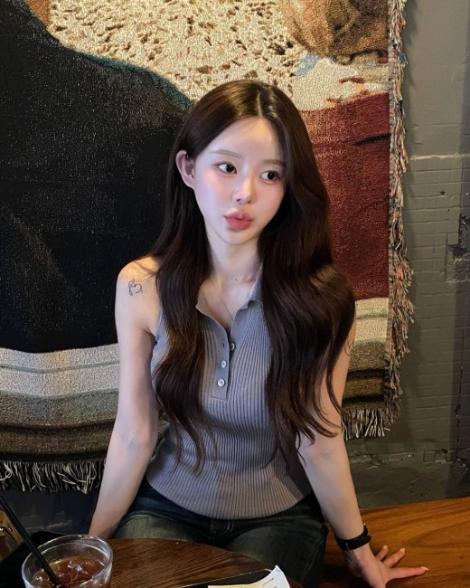 코리 버튼 데이 카라  니트 